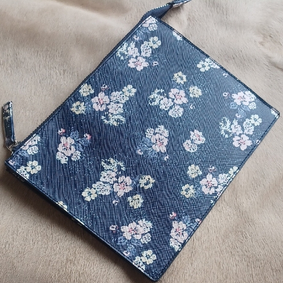 Maurices Floral Blue Clutch Bag - Picture 1 of 12